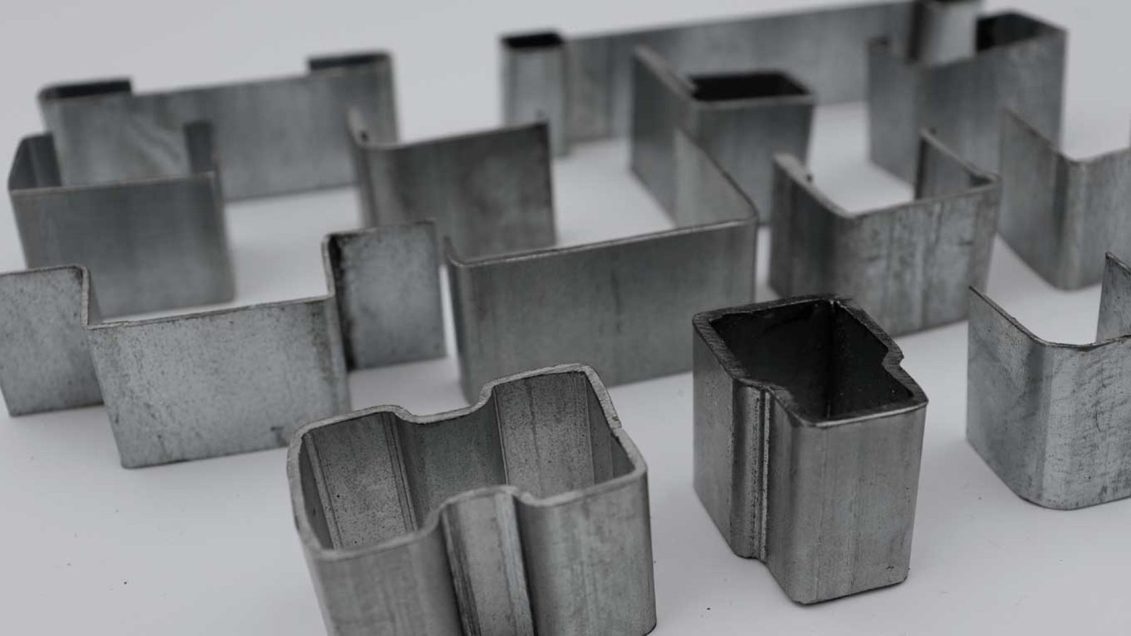 Армирующий профиль для ПВХ-систем: как выбрать правильную толщину, форму и оцинкованный металл