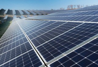 Оцинкованный профиль для солнечных панелей: как выбрать между оцинкованной сталью, алюминием и «черным» металлом