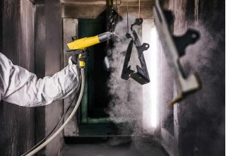 Порошкове фарбування металу: етапи процесу і чому це довговічніше за звичайну фарбу Порошкове фарбування металу: етапи процесу і чому це довговічніше за звичайну фарбу