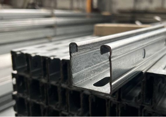 Оцинкованный монтажный С-профиль для солнечных панелей 6 м 41×41×1,5 — опт от 600 м.п (100 шт/пачка)