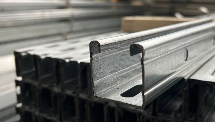 Оцинкований монтажний С-профіль для сонячних панелей 3 м 41×41×1,5 — оптом від 3000 п.м (1000 шт)