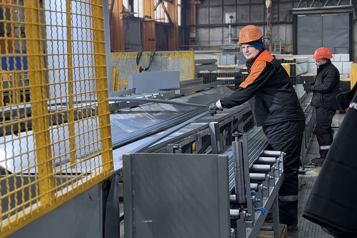 Виробництво профілю для сонячних панелей на заводі Ловекс-К